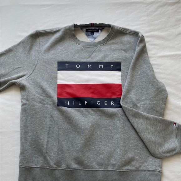 MULTI DEAL - 4 Sweaters M/L - Picture 3 of 9